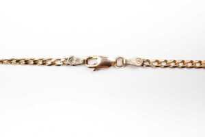A curb link necklace in 9 carat yellow gold - 4