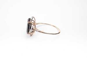 A garnet and diamond ring in 9 carat yellow gold - 3