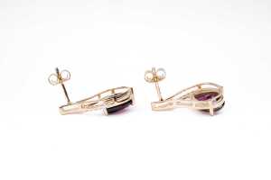 A pair of garnet and diamond earrings in 9 carat yellow gold - 3