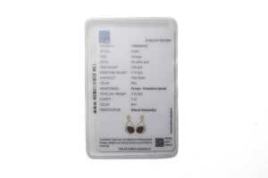 A pair of garnet and diamond earrings in 9 carat yellow gold - 5