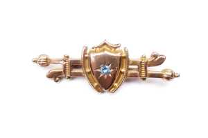 An antique blue topaz bar brooch in 9 carat yellow gold