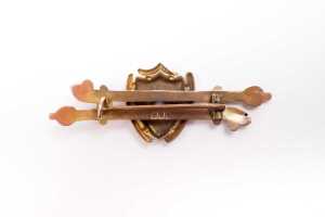 An antique blue topaz bar brooch in 9 carat yellow gold - 2