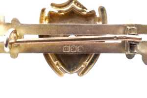 An antique blue topaz bar brooch in 9 carat yellow gold - 4