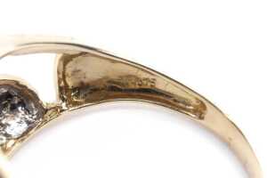 A dress ring in 9 carat yellow gold - 5