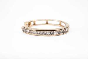 A pair of oval diamond hoops in 9 carat yellow gold - 4