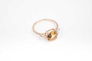 A citrine, white topaz and diamond ring in 9 carat yellow gold - 2