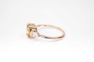 A citrine, white topaz and diamond ring in 9 carat yellow gold - 3
