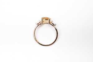 A citrine, white topaz and diamond ring in 9 carat yellow gold - 4