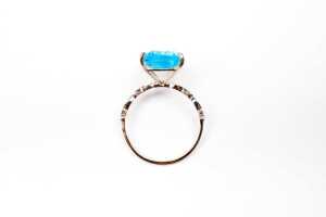 A blue topaz and diamond ring in 9 carat yellow gold - 4