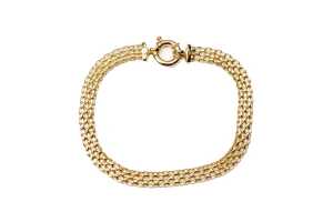 A mesh link bracelet in 9 carat yellow gold