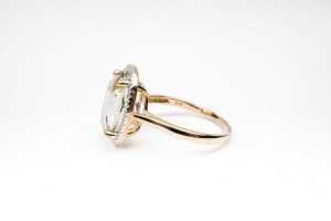 A green amethyst and diamond ring in 9 carat yellow gold - 3