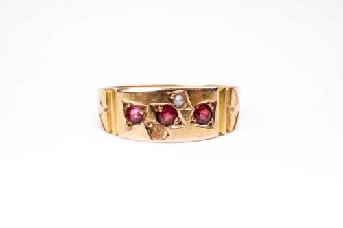 An antique garnet and seed pearl ring in 15 carat yellow gold
