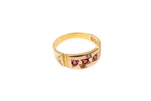 An antique garnet and seed pearl ring in 15 carat yellow gold - 2