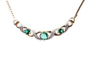 A synthetic emerald and diamond necklace in 9 carat yellow gold - 2