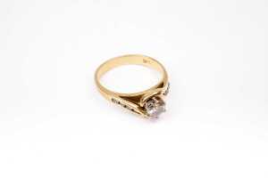 A diamond ring in 18 carat yellow gold - 2