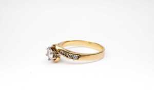 A diamond ring in 18 carat yellow gold - 3