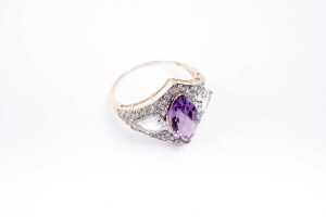 An amethyst, white topaz and diamond ring in 14 carat yellow gold - 2
