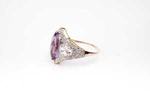 An amethyst, white topaz and diamond ring in 14 carat yellow gold - 3