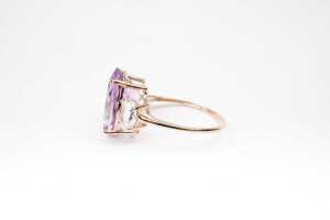An amethyst and white topaz ring in 9 carat yellow gold - 3