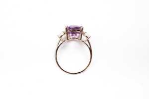 An amethyst and white topaz ring in 9 carat yellow gold - 4