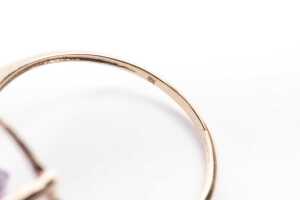 An amethyst and white topaz ring in 9 carat yellow gold - 5