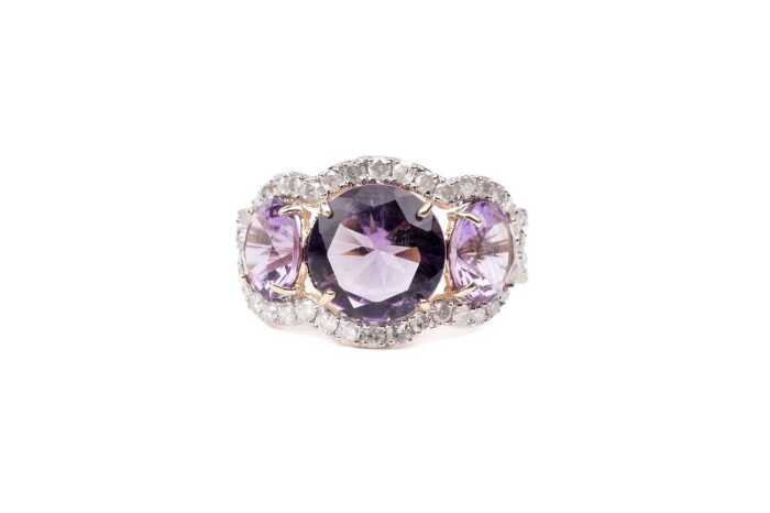 An amethyst and diamond ring in 14 carat yellow gold