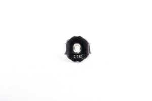 A pair of diamond earrings in 18 carat white gold - 4