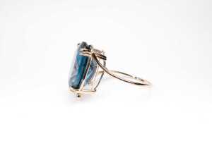 A London blue topaz and diamond ring in 9 carat yellow gold - 3