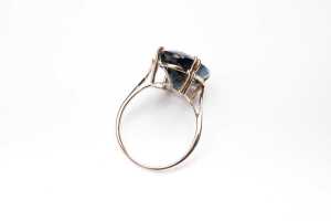A London blue topaz and diamond ring in 9 carat yellow gold - 5