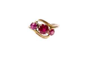 An antique ruby and garnet ring in 15 carat yellow gold