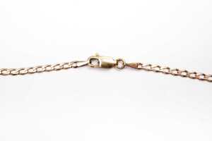 A curb link necklace in 9 carat yellow gold - 4