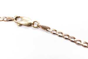 A curb link necklace in 9 carat yellow gold - 5