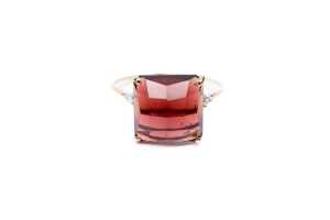 A garnet and diamond ring in 9 carat yellow gold