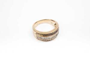 A diamond ring in 9 carat yellow gold - 2