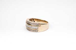 A diamond ring in 9 carat yellow gold - 3