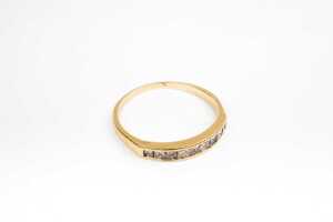 A diamond ring in 18 carat yellow gold - 2