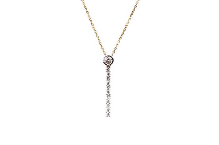 A diamond necklace in 18 carat yellow gold