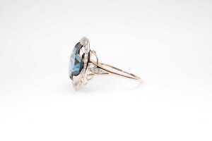 A Blue topaz and diamond ring in 14 carat yellow gold - 3
