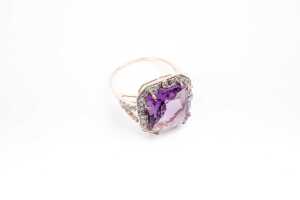 An amethyst and diamond ring in 14 carat yellow gold - 2