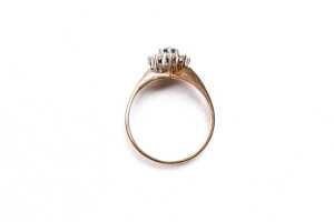 A sapphire and cubic zirconia ring in 9 carat yellow gold - 4
