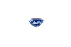 A natural oval Sri Lankan sapphire weighing 1.56ct. - 2