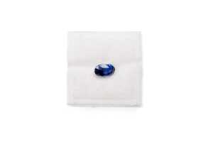 A natural oval Sri Lankan sapphire weighing 1.56ct. - 4