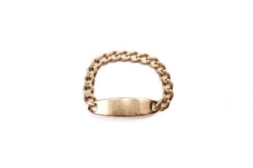 An ID ring in 14 carat yellow gold