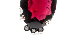 A garnet and diamond ring in 9 carat yellow gold - 3