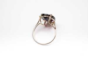 A garnet and diamond ring in 9 carat yellow gold - 5