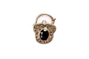 A garnet padlock in 9 carat yellow gold