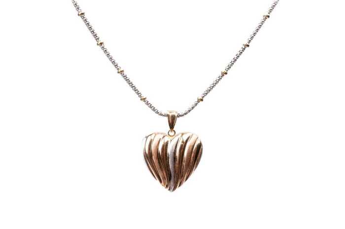 A fancy necklace and heart pendant in 9 carat three tone gold