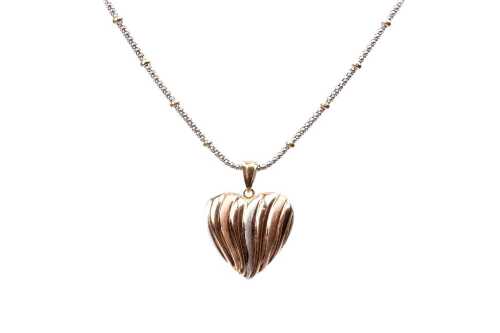 A fancy necklace and heart pendant in 9 carat three tone gold