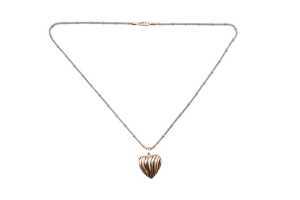 A fancy necklace and heart pendant in 9 carat three tone gold - 4