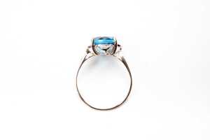 A blue topaz and diamond ring in 9 carat yellow gold - 4